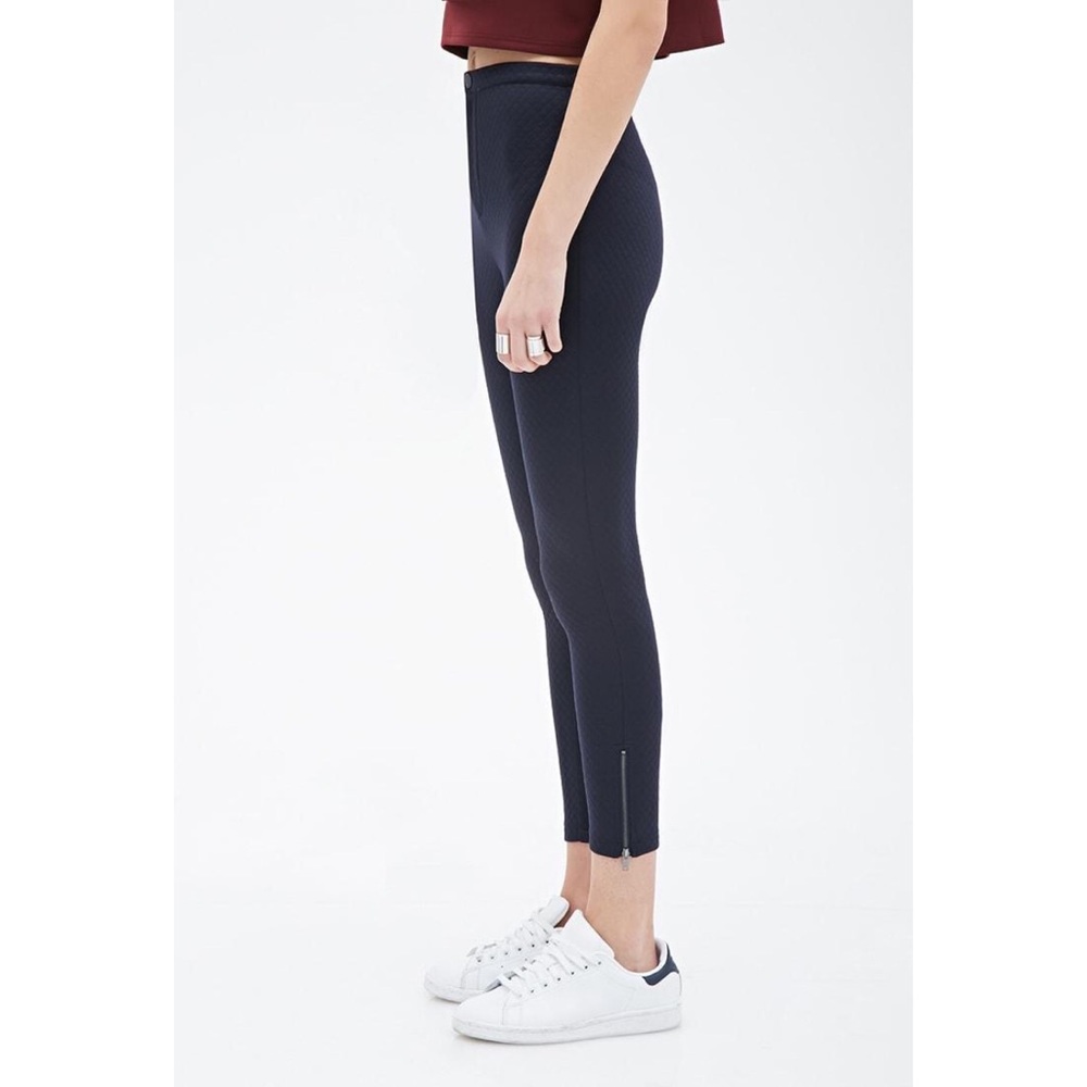 Forever 21 Quilted Navy Leggings Gift 💜 HP !!! Holiday Gift for Her